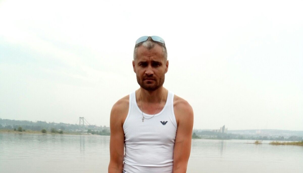  12730707  Maks, 42 ,    