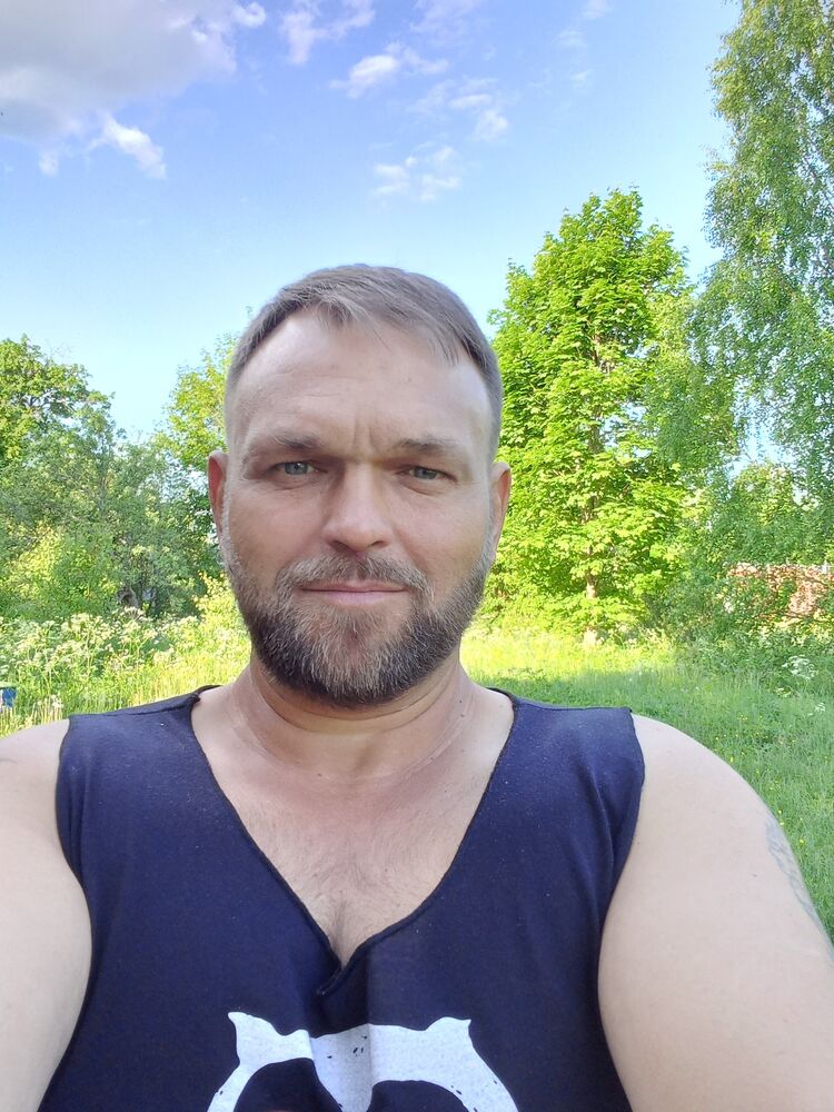  41114237  Roman, 46 ,     