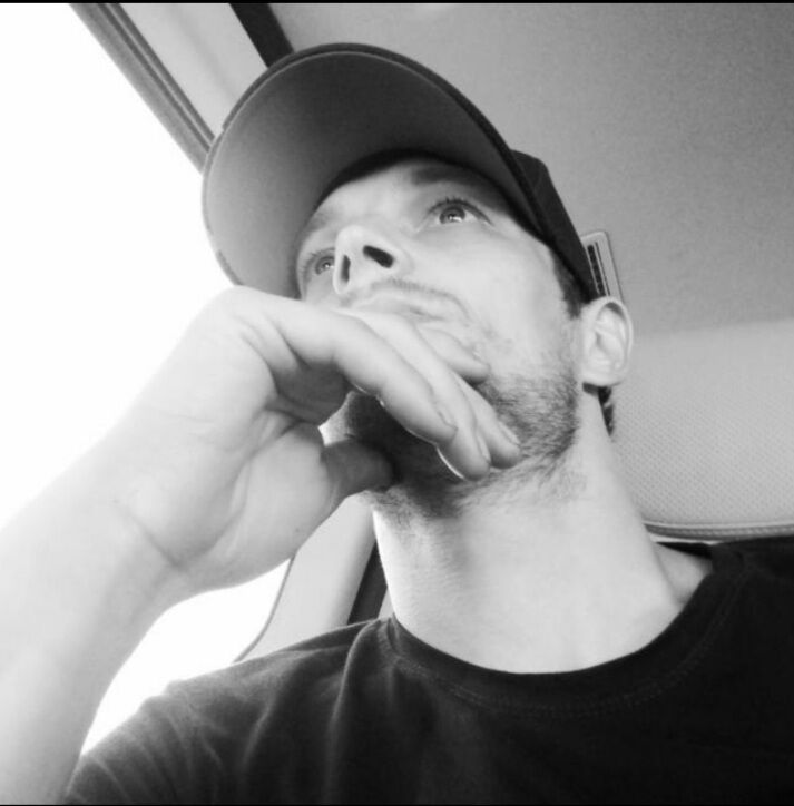  27185247  Denis, 34 ,    