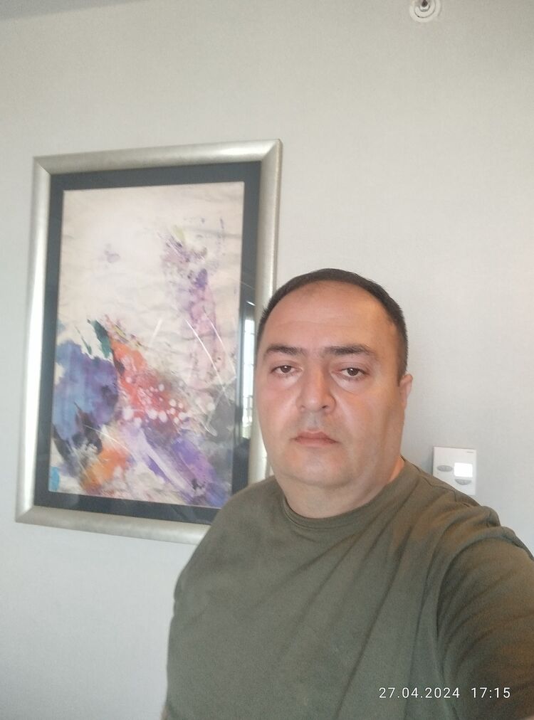 52569957  EmiL, 46 ,    