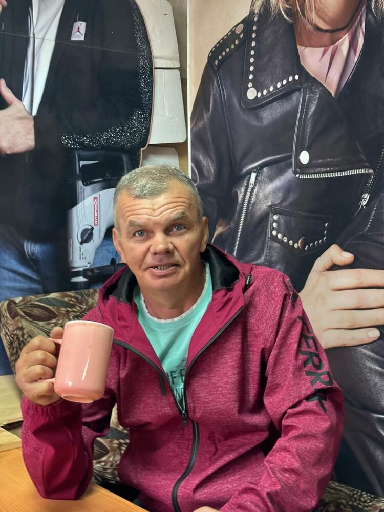  49867957  Alexander, 54 ,    