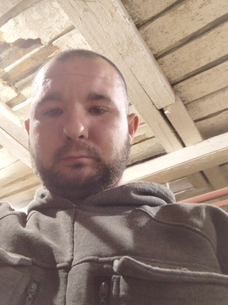  46461797  Anton, 30 ,    