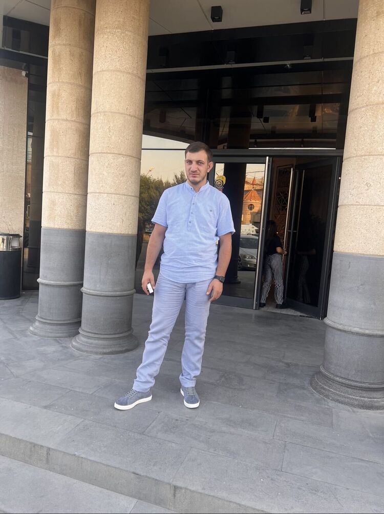  52930957  Arman, 29 ,    
