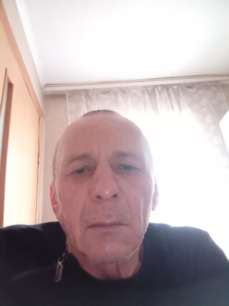  42019777  Vik, 51 ,    --