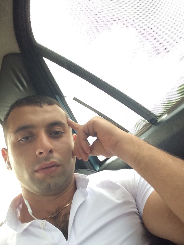  6678907  Azer, 35 ,    