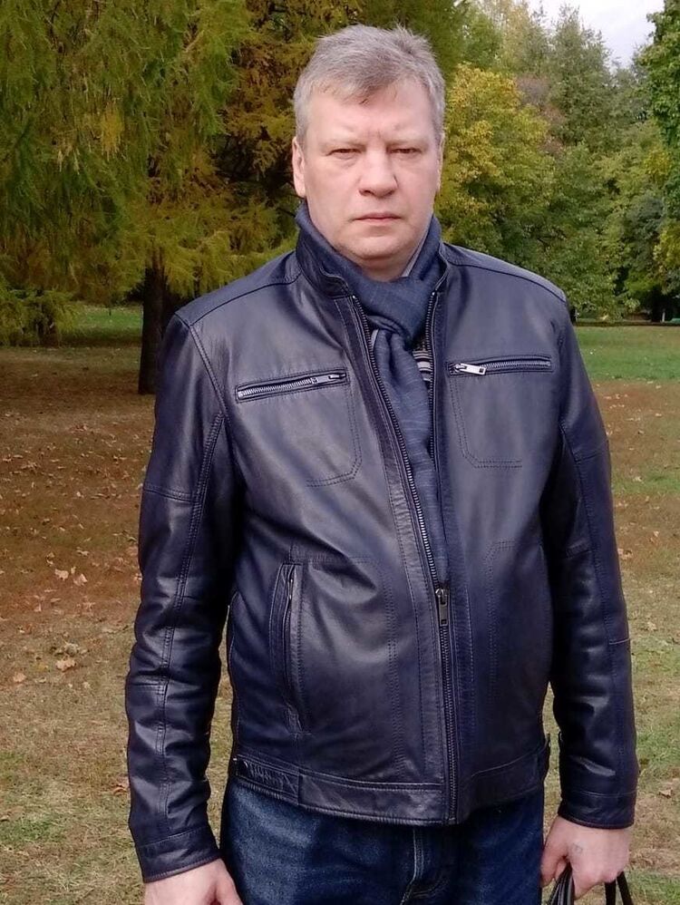  18733837  Edvard, 54 ,    