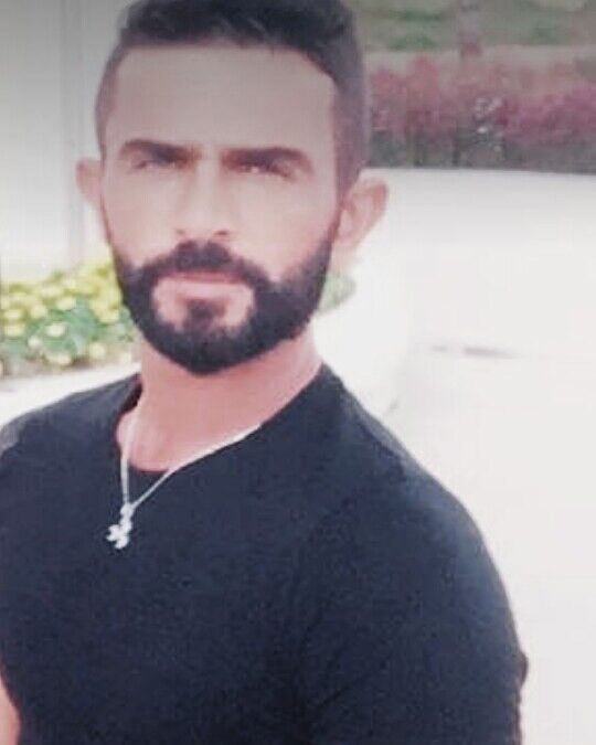 18773857  Hakan, 34 ,    