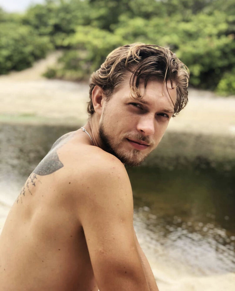  24242947  Luis, 37 ,    Hong Kong