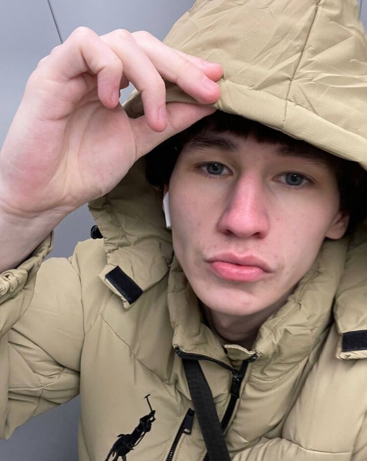  51176577  Krisco, 19 ,    