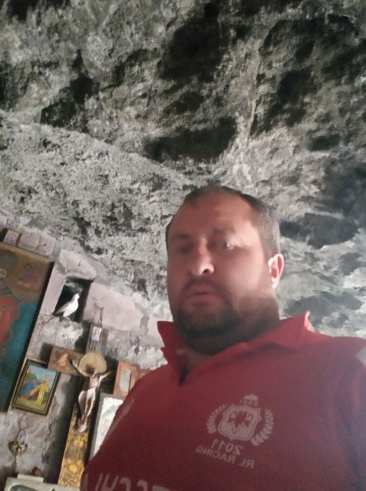  18490077  , 37 ,    