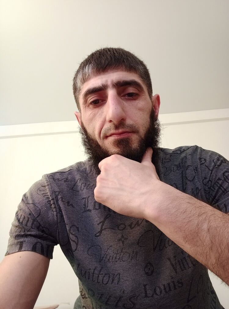  32833737  , 37 ,    