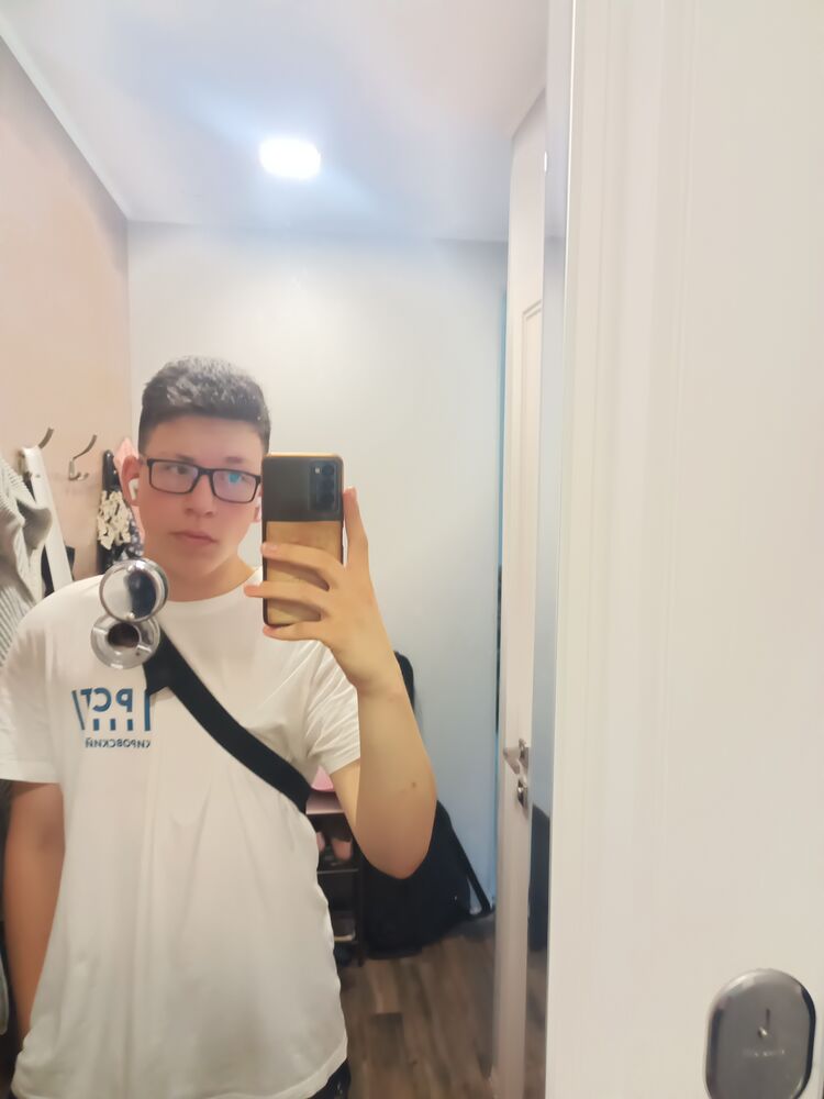  36794197  Roman, 20 ,    