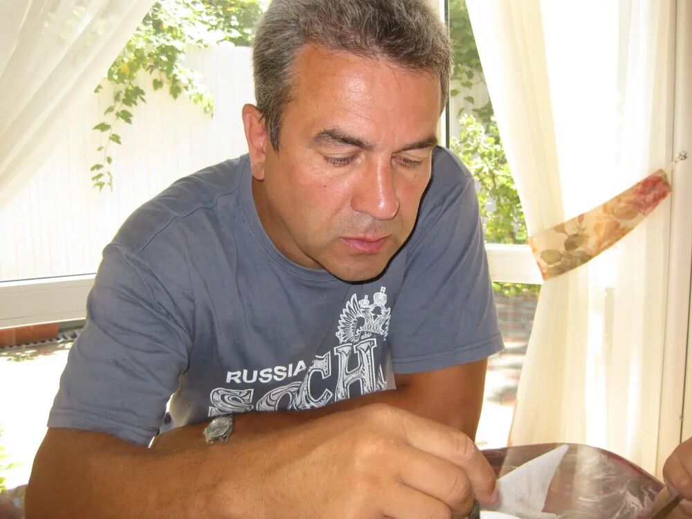 ,   Viktor, 60 ,   ,   