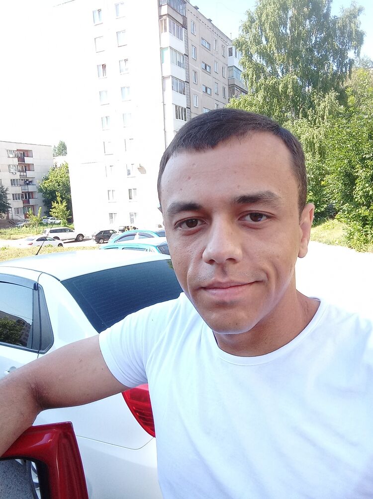  37723337  Ilya, 33 ,    