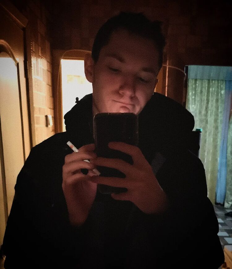   ,   Denis, 24 ,   ,   , 