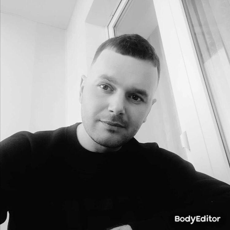  22620097  Denys, 36 ,    