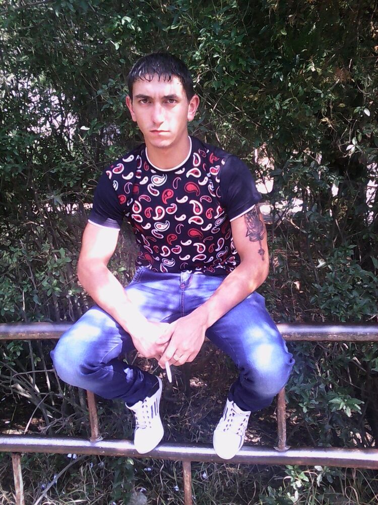  ,   MIKA, 28 ,   