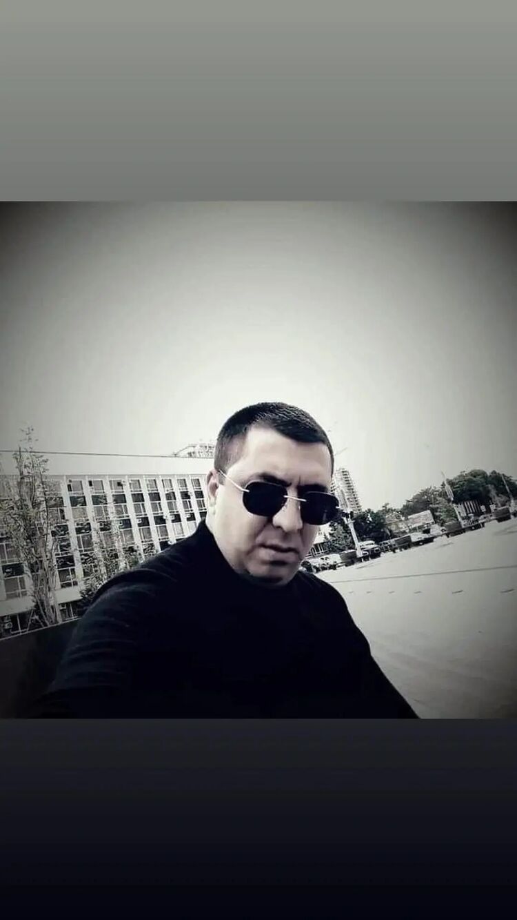  54712187  Artur, 44 ,    