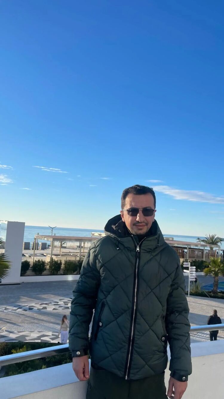  ,   Hayk, 35 ,     , c 