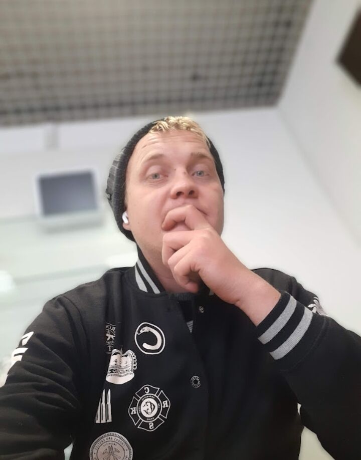  ,   Kolya, 32 ,   ,   