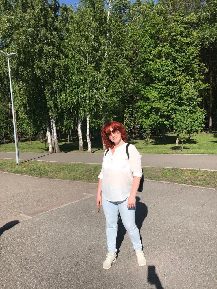  46808327  Larisa, 52 ,    