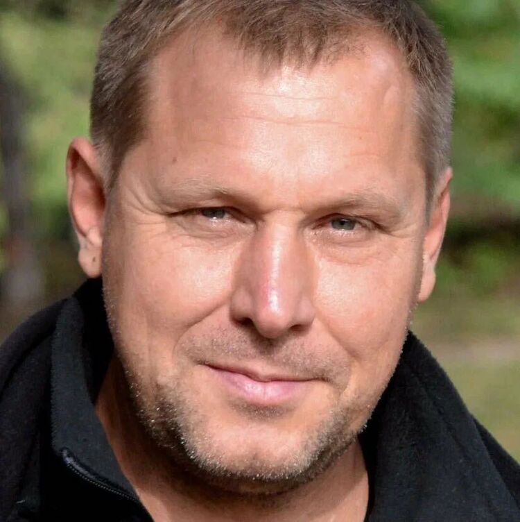  27714337  Aleks, 44 ,    