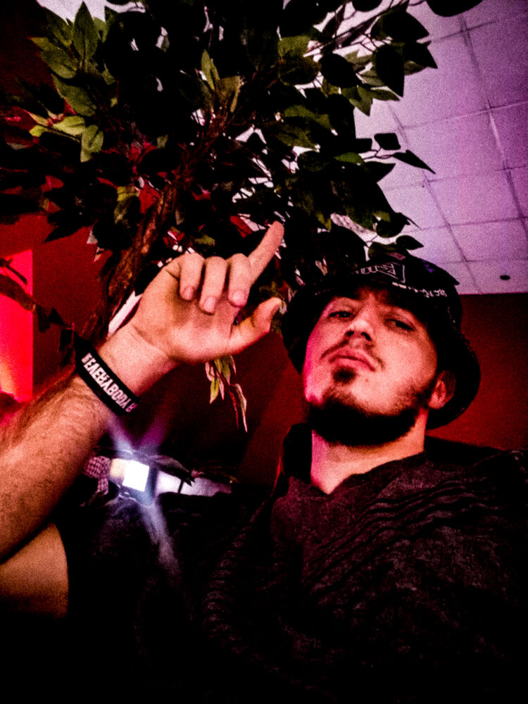  27438847  , 27 ,    -