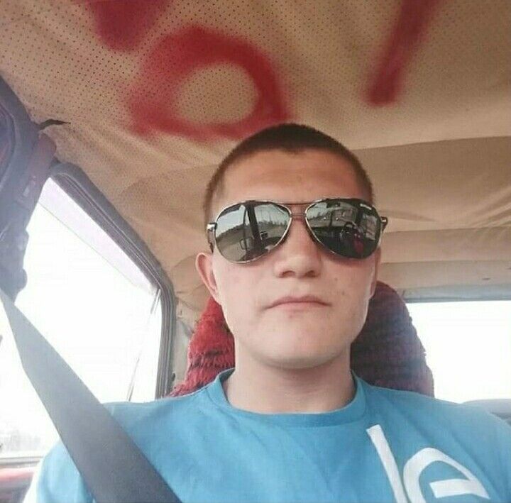  20579177  Andrej, 27 ,    