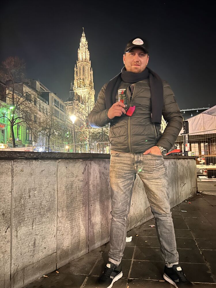  31333287  Vital, 38 ,    Antwerp