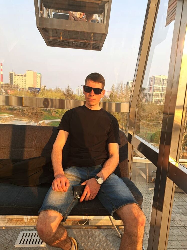  ,   Artur, 28 ,   