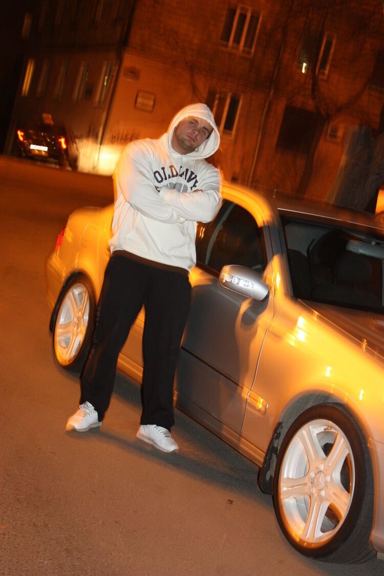  30176647  Vladi, 38 ,    