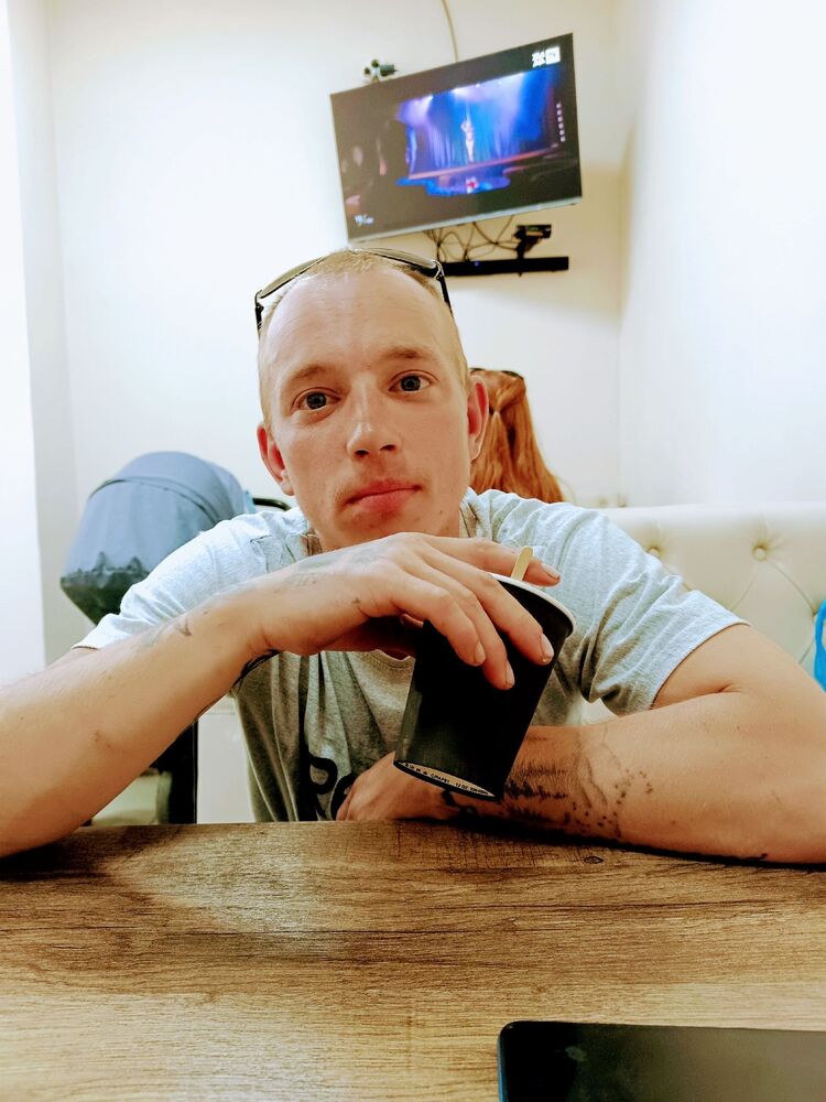  34842267  Alexander, 29 ,    