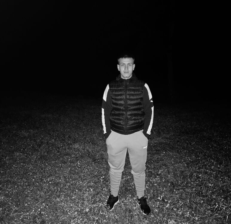 39010677  Iulian, 23 ,    