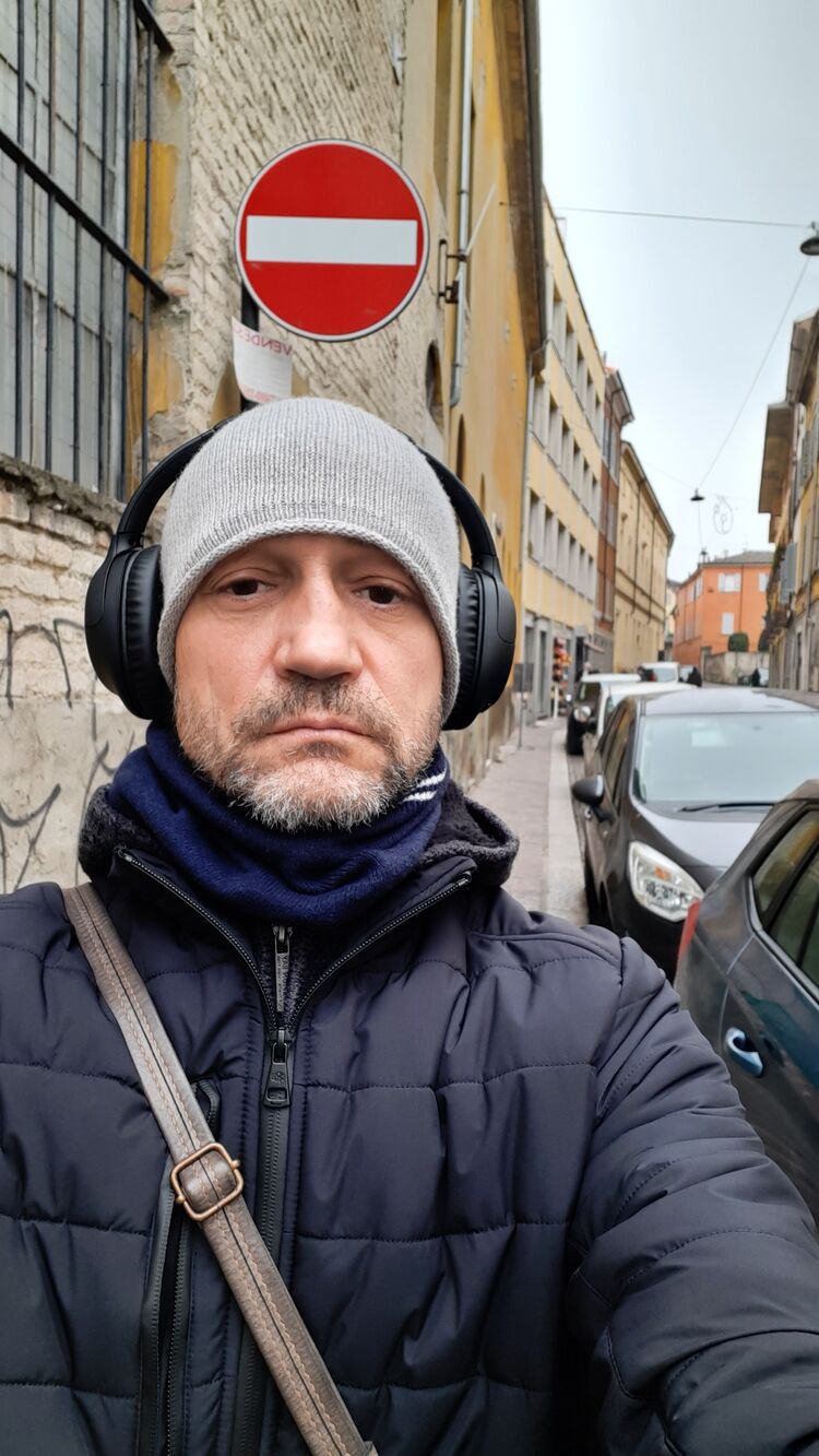  24774357  Serghei, 49 ,    