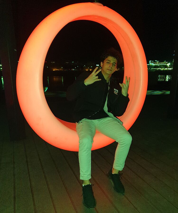  27413727  , 22 ,    -