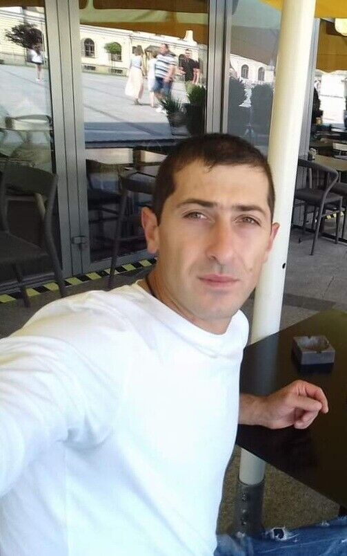  22559577  Goga, 41 ,    