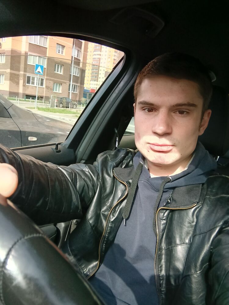  44370937  Igor, 23 ,    