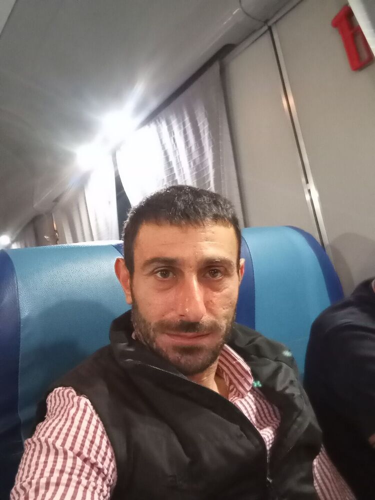  54208497  Macak, 34 ,    