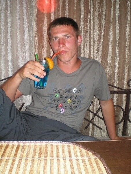  6673657  Viktor, 42 ,    