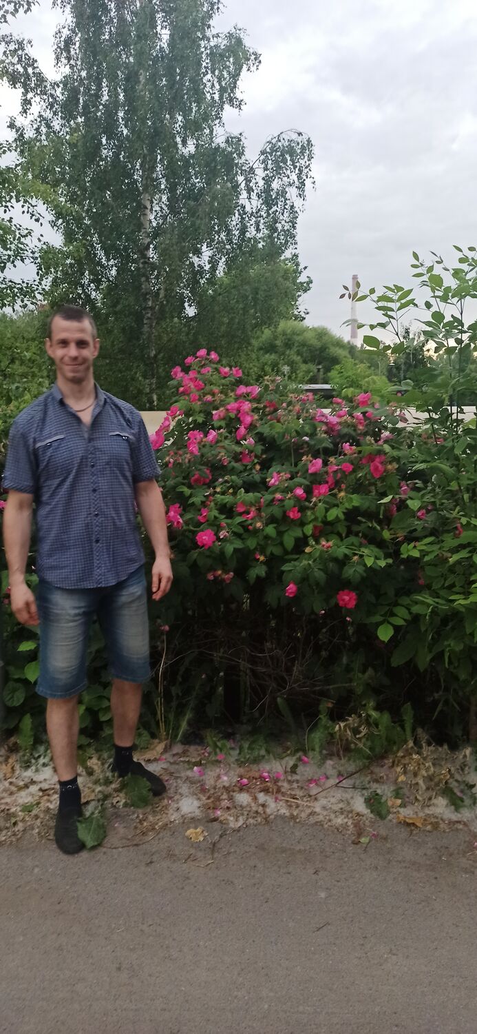  27596877  Stanislav, 34 ,    