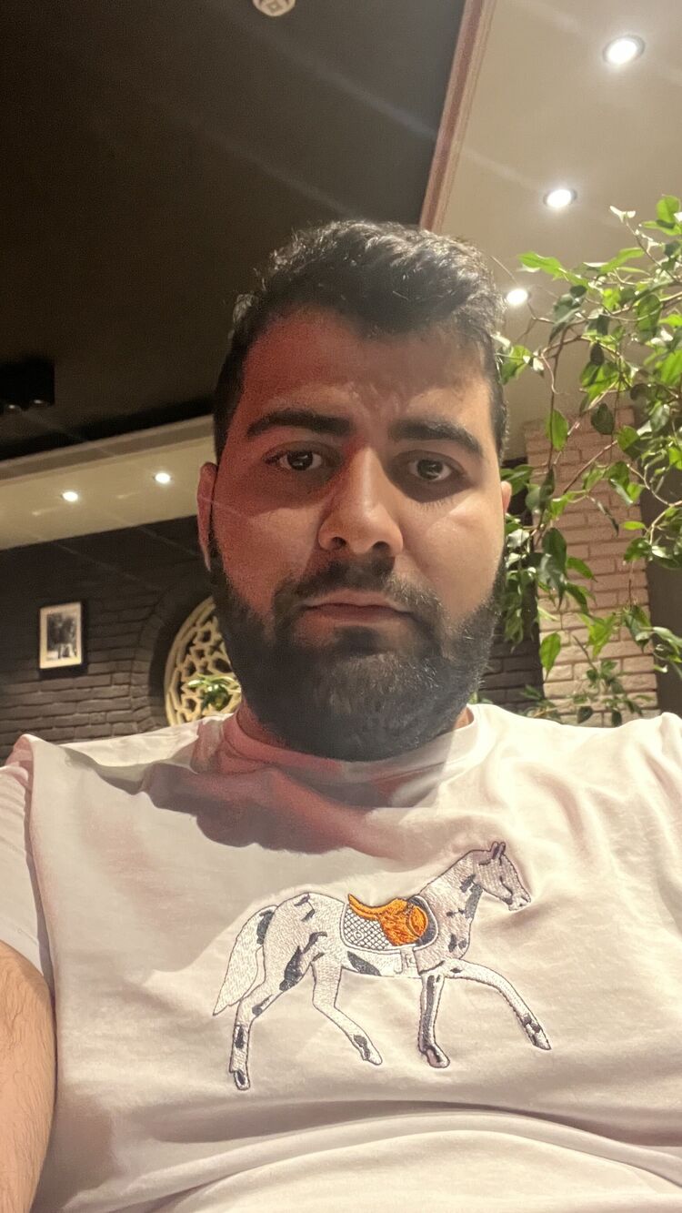  49972567  Yusif, 24 ,    