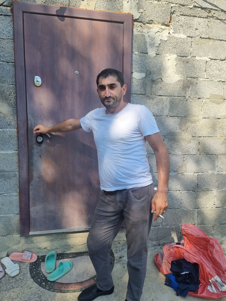  52598757  Taron, 34 ,    