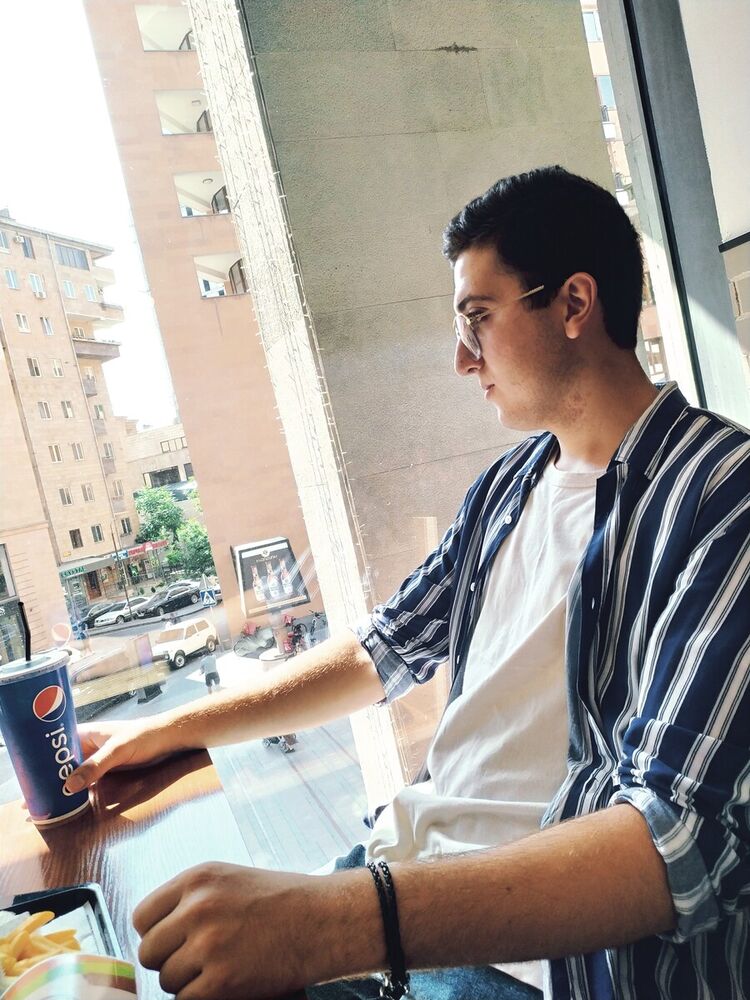  21356847  Hovhannes, 23 ,    