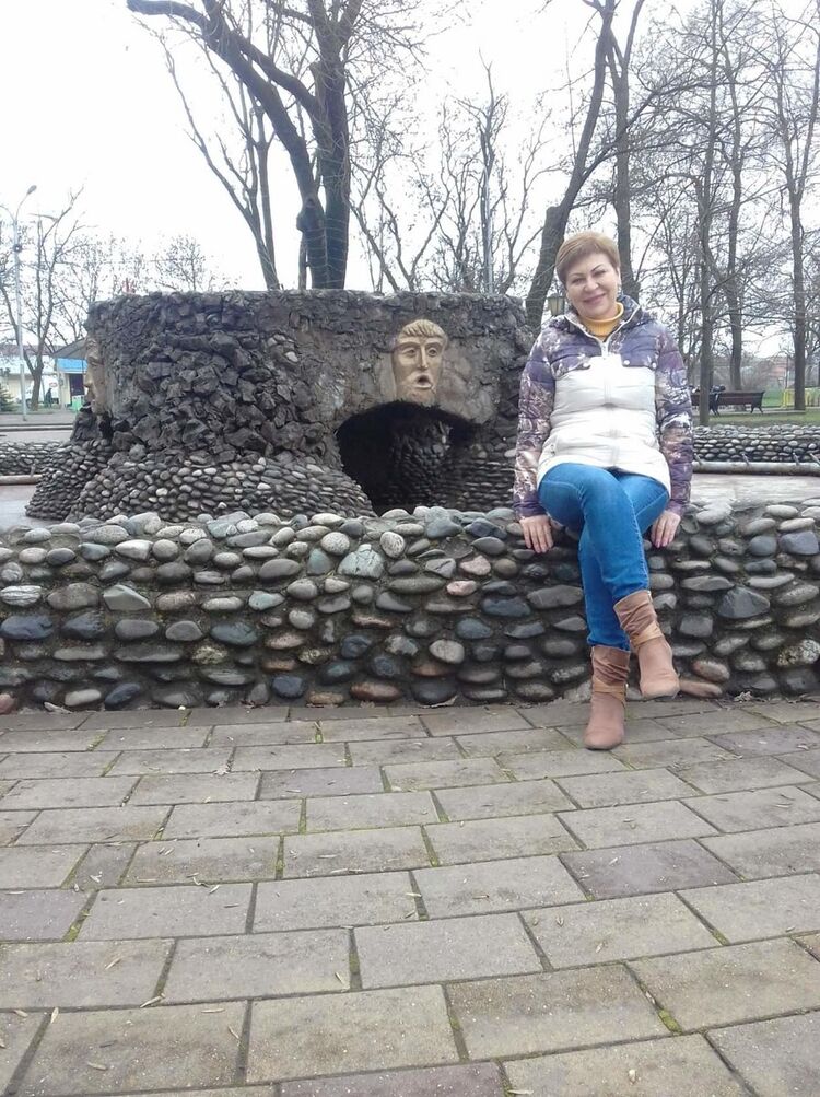  ,   Elena, 54 ,  