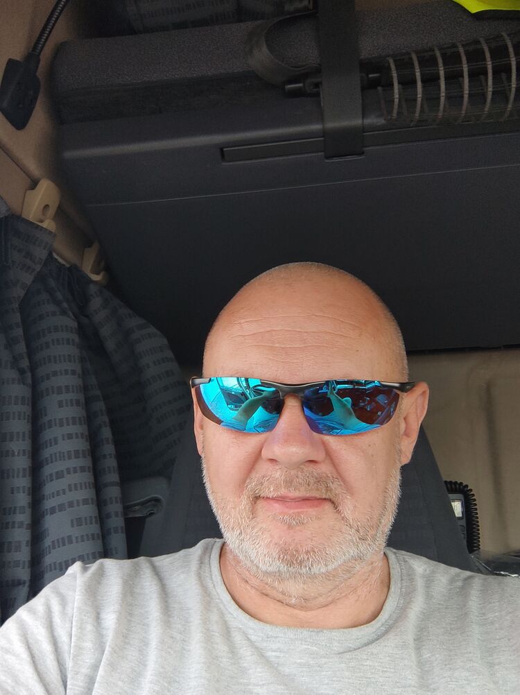  44920657  Shandor, 54 ,    