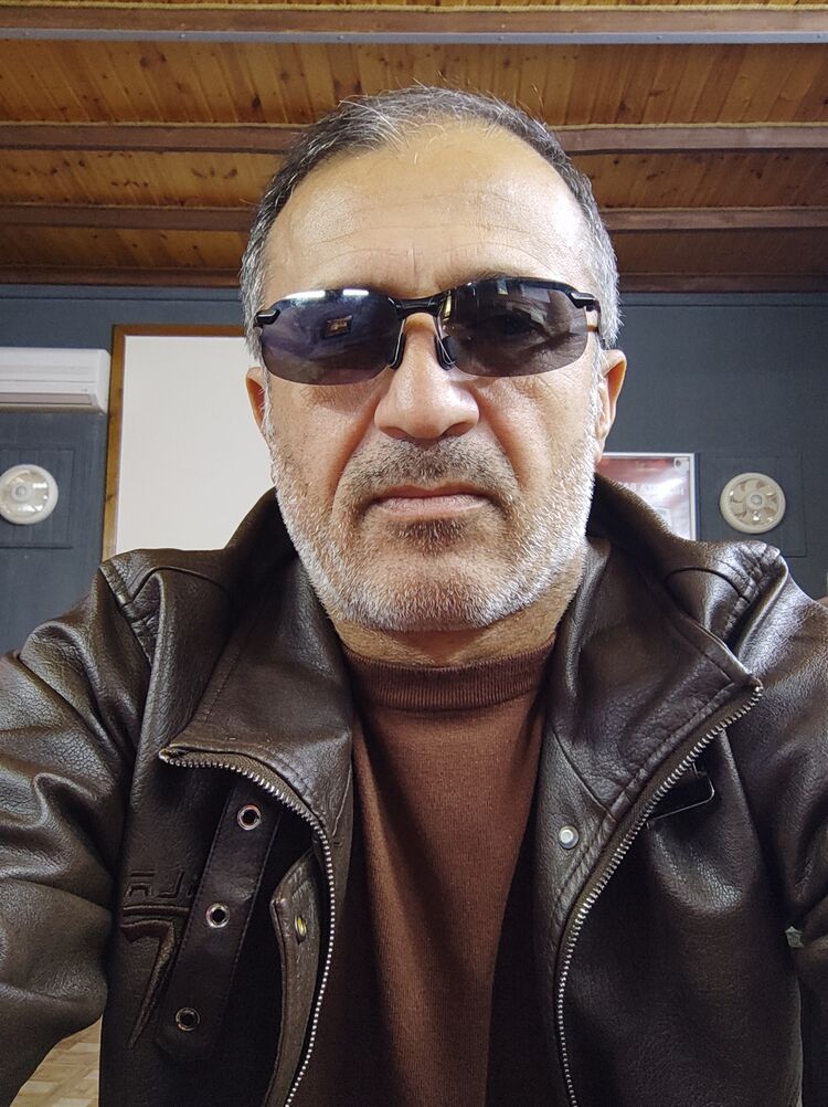  54242597  Azer, 51 ,    