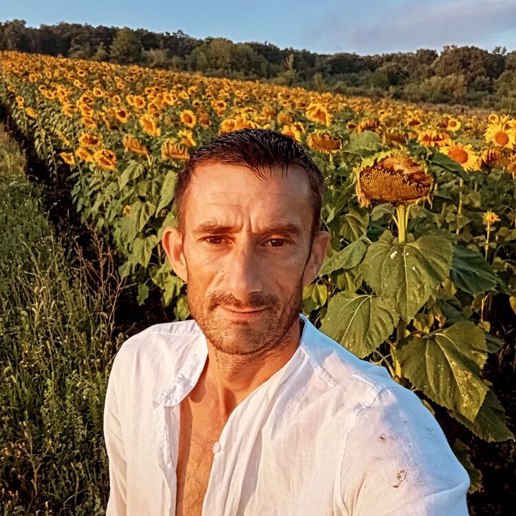  -,   Victor, 39 ,   ,   