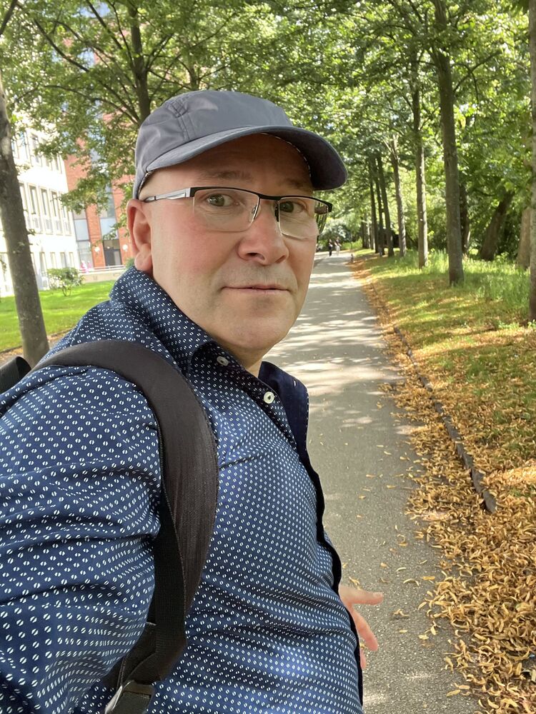  52886797  Deniz, 47 ,    Essen