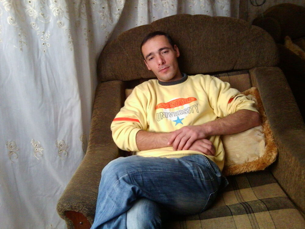  19672697  Zurab, 42 ,    