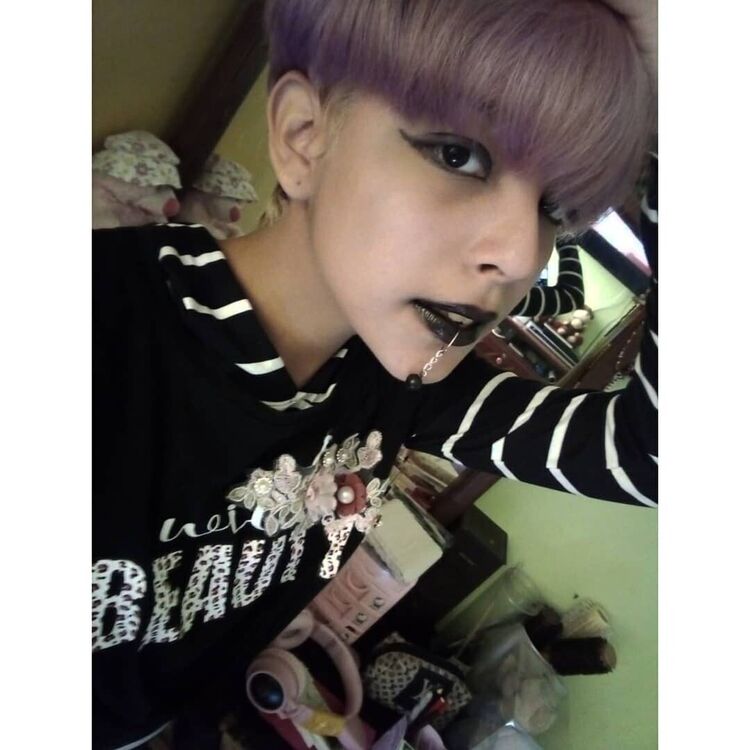  20971767  Lesli, 23 ,    